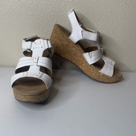 Clarks Collection Soft Cushion Women’s Sz 9 White Double Hook Loop Cork Wedges - Picture 1 of 9